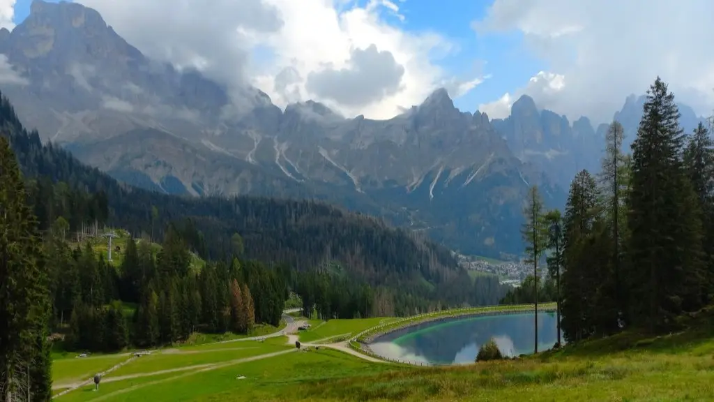 Trekking con bambini da San Martino di Castrozza a Malga CES con vista sulle pale di San Martino